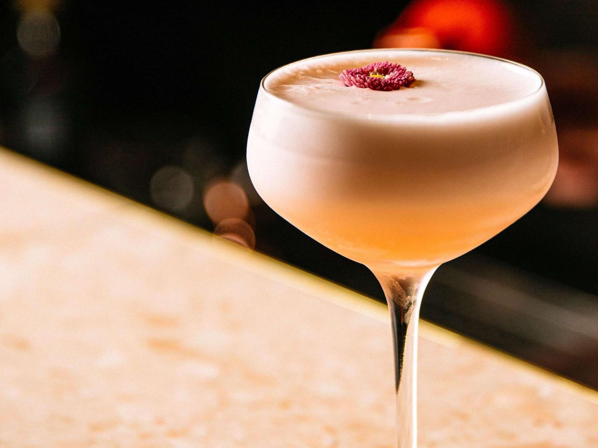 Pullman Melbourne City Centre Zewnętrze zdjęcie A Clover Club cocktail