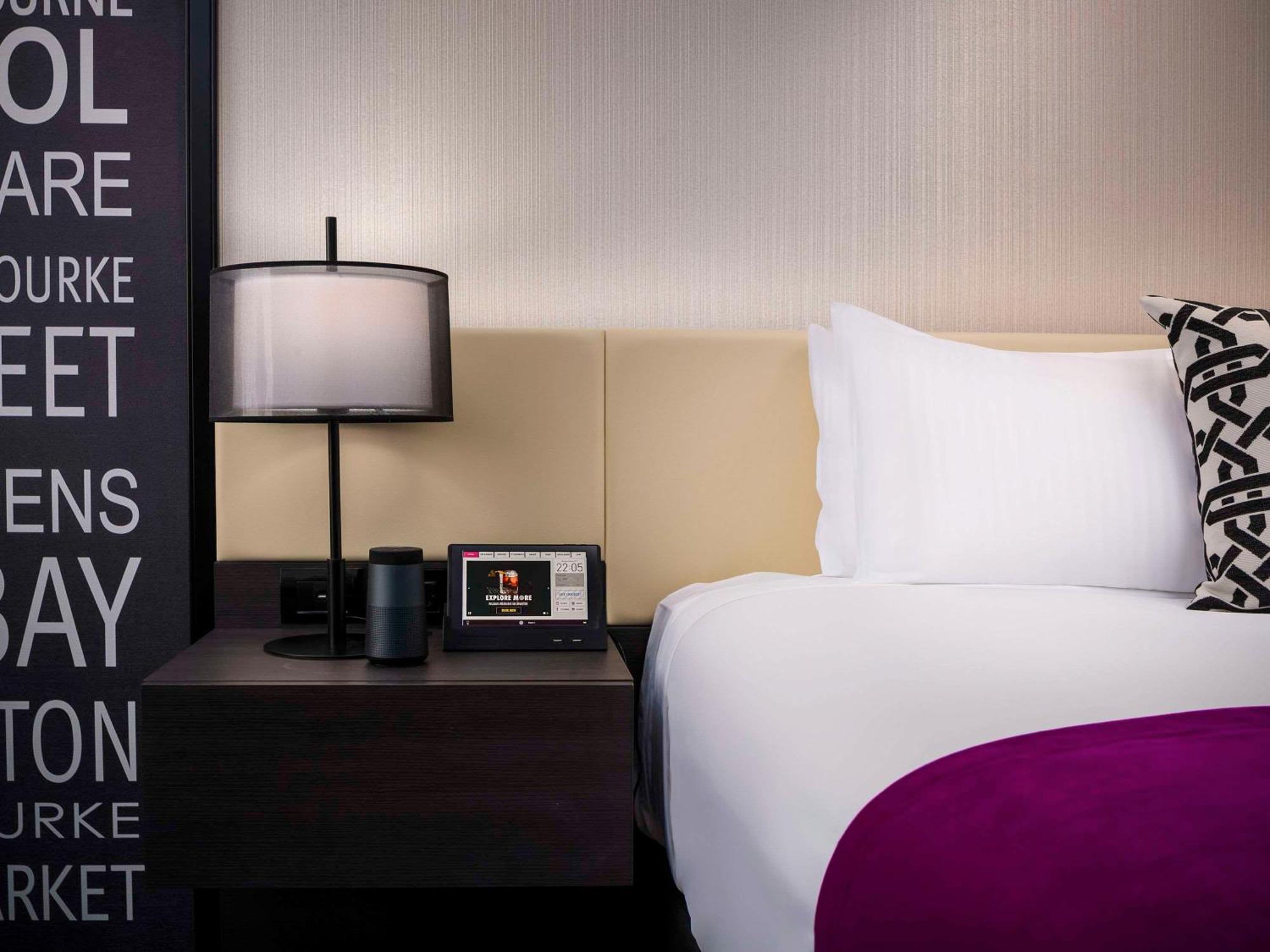 Pullman Melbourne City Centre Zewnętrze zdjęcie A guest room at the Hotel George V