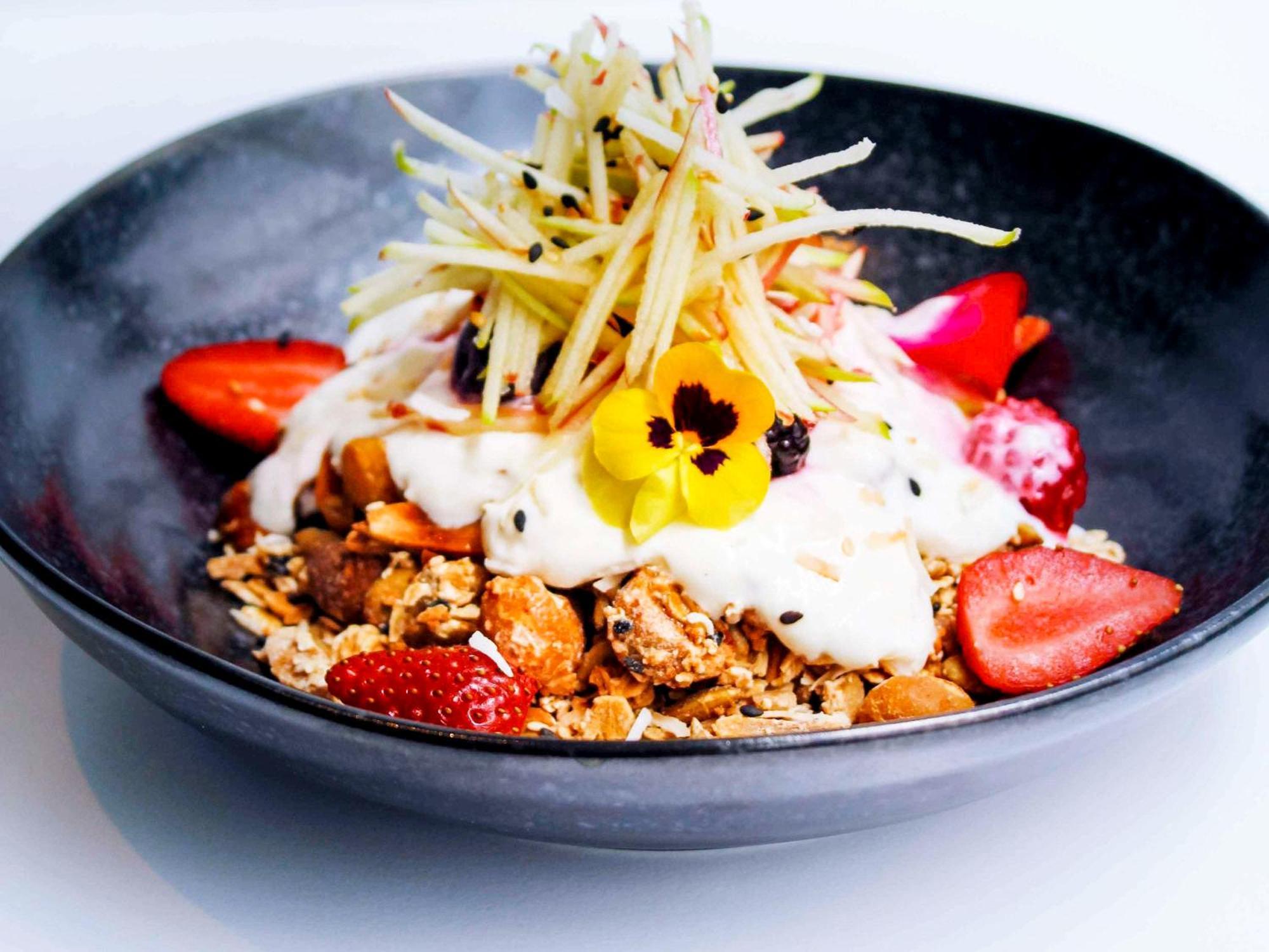 Pullman Melbourne City Centre Zewnętrze zdjęcie Muesli with yoghurt and fruit