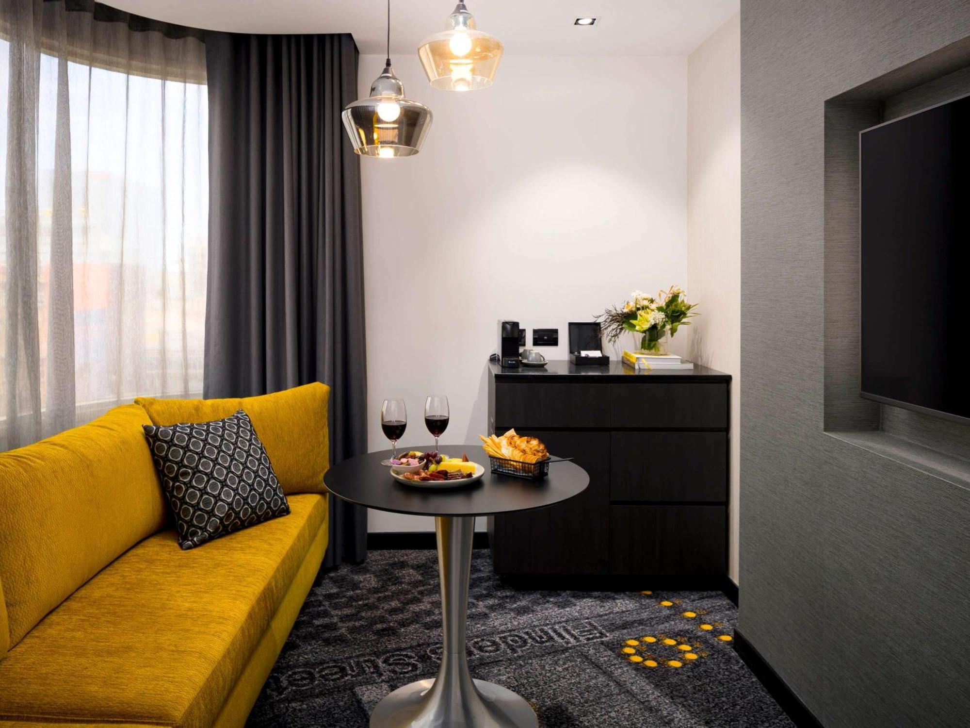 Pullman Melbourne City Centre Zewnętrze zdjęcie A suite at the hotel