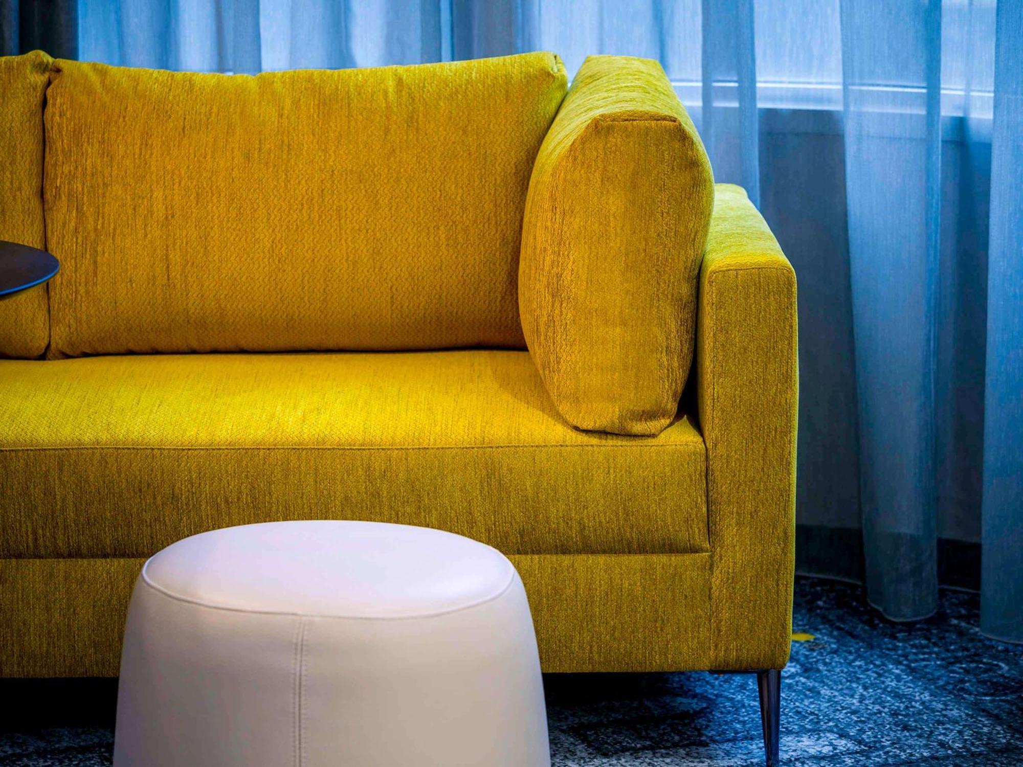 Pullman Melbourne City Centre Zewnętrze zdjęcie A sofa